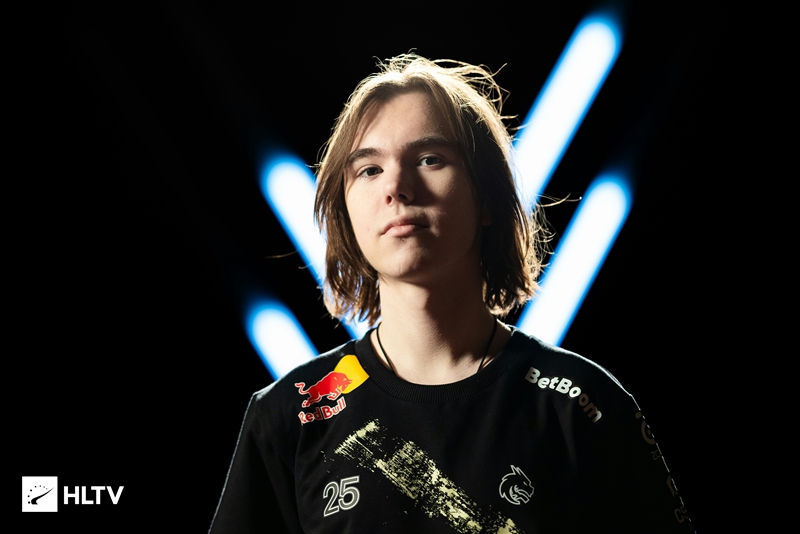 某次背靠背 某次背靠背